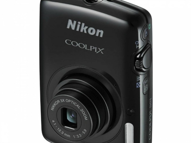 Φωτογραφική μηχανή για πασαρέλα: Δείτε την μοντέρνα COOLPIX S01