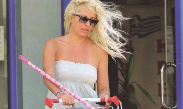 Η Ελένη ανακαλύπτει τα social media (pics)