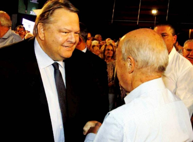 Με ποιους συνομίλησε ο Κώστας Σημίτης