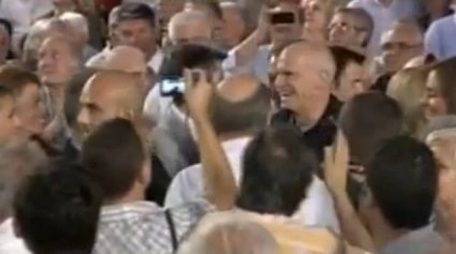 Video: Η είσοδος του Γ. Παπανδρέου