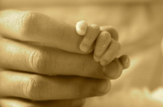 Τραγικό! Ηθελε να πουλήσει τα παιδιά της για 3 ευρώ