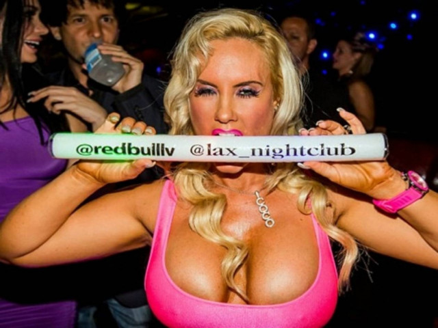 Φόρεμα έτοιμο να... εκραγεί! (pics)