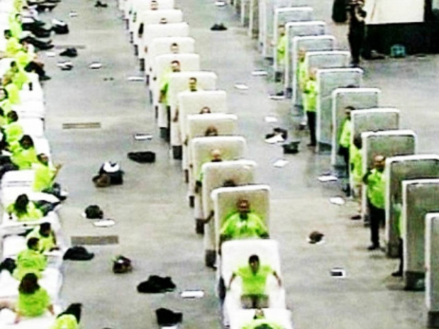 Βίντεο: Το μεγαλύτερο ανθρώπινο ντόμινο 850 ατόμων!