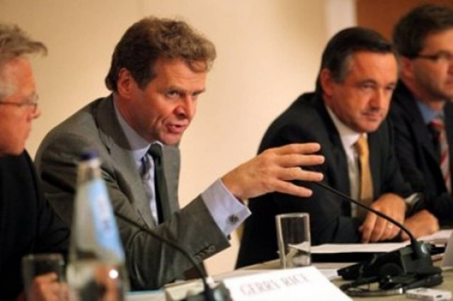 Φωτό: H τρόικα βρήκε τον τρόπο να μας …γλυκάνει!