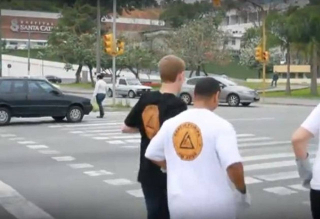 Video: Σεβασμός στους πεζούς