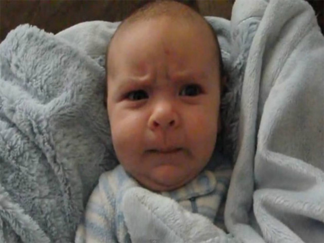 Απίστευτο βίντεο: Ο ξεκαρδιστικός μπόμπιρας που τρέλανε το YouTube