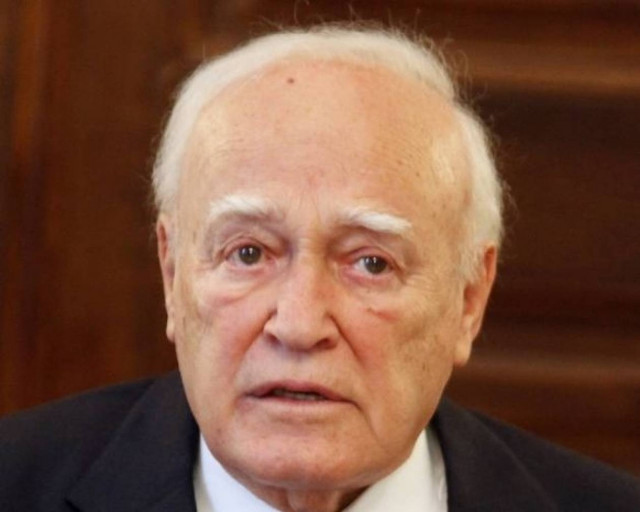 Μείωση μισθού ζήτησε ο Κάρολος Παπούλιας