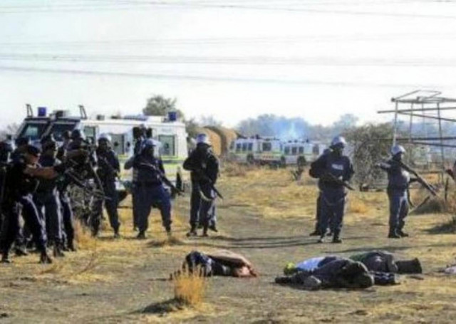 Απεργοί μεταλλωρύχοι διαδηλώνουν στο ορυχείο Μαρικάνα