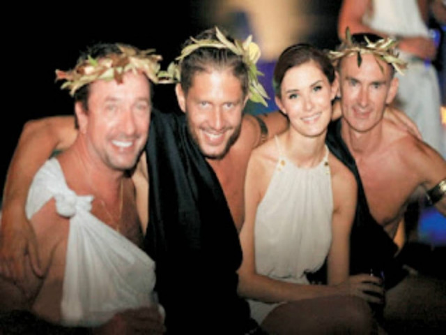 Δείτε: Ρωμαϊκά όργια στη Μύκονο! (pics)