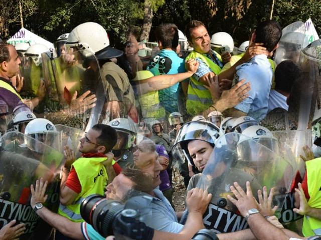 Έληξε το «μπλόκο» των ένστολων - Παραμένουν σε θέσεις μάχης