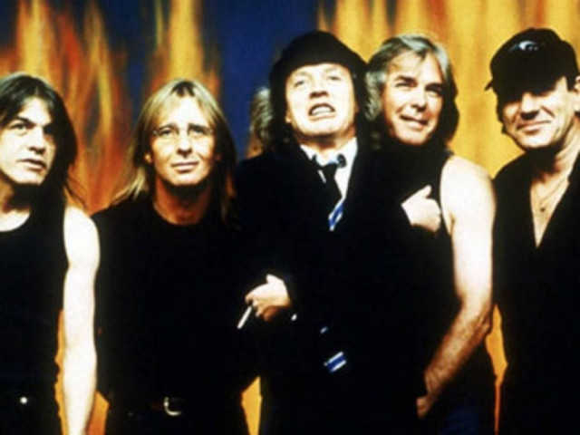 Την συνέλαβαν 4 φορές σε μία μέρα γιατί άκουγε AC/DC