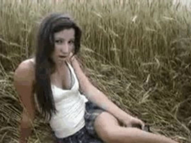 Σας αρέσει αυτή η κοπέλα; Είστε σίγουροι;