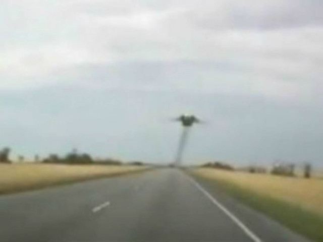 Βίντεο: Δεν θα πιστεύεις τι είναι αυτό που έρχεται κατά πάνω τους!