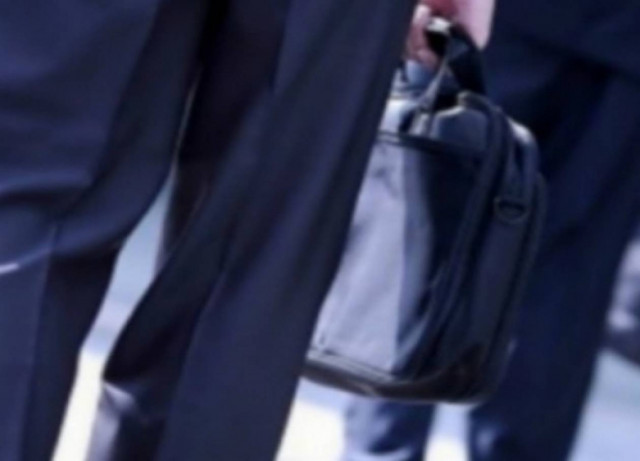 Φύλλο και φτερό καταθέσεις, εισοδήματα και δαπάνες