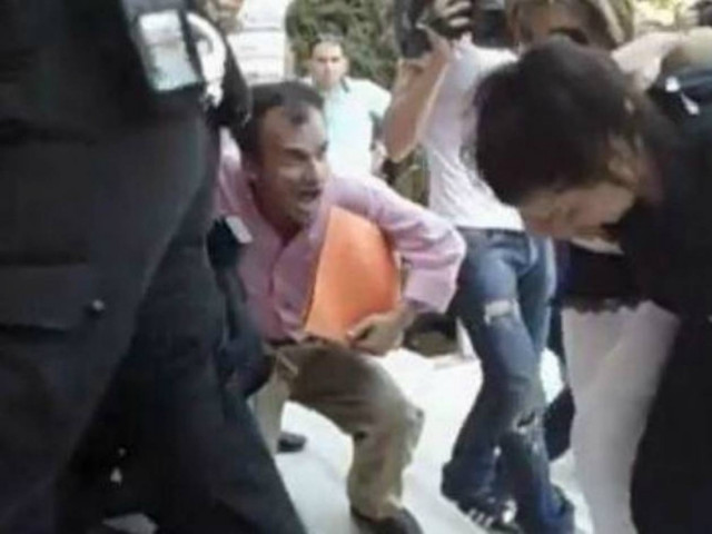 Είχε και τρίτο εραστή η παπαδιά! Ψάρευε δολοφόνο στις φυλακές