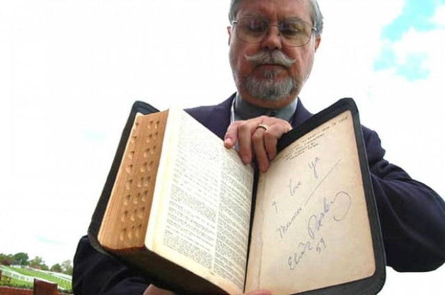 Έσπασε τα ρεκόρ η Βίβλος του Έλβις