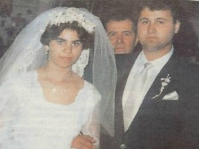 ΔΕΙΤΕ: Φωτογραφίες από το γάμο και τον… βίο της παπαδιάς