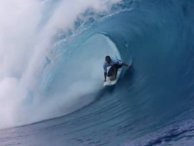 Βίντεο: Τεράστιο κύμα σε αργή κίνηση!