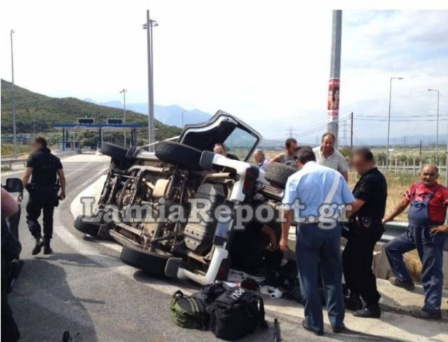 Λαμία: Τέσσερις αστυνομικοί τραυματίστηκαν σε τροχαίο (pics)