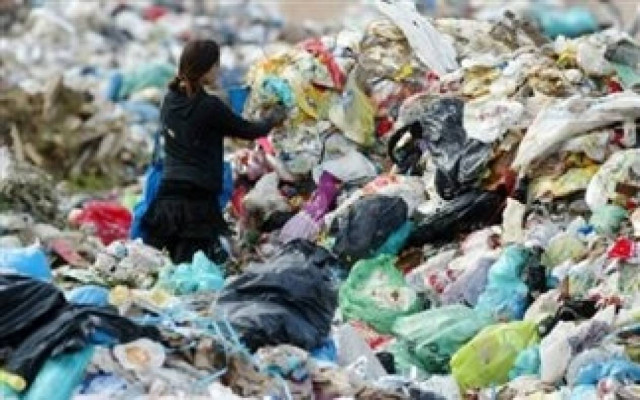 «Μάχη» τσιγγάνων-ρακοσυλλέκτων στα σκουπίδια