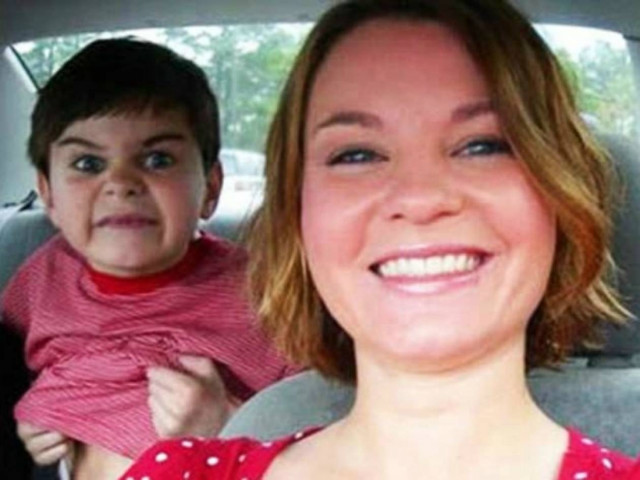 Δείτε πώς καταστρέφεται μια αναμνηστική φωτογραφία!