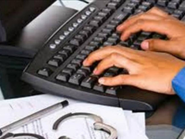 Facebook: Χάκαραν τον λογαριασμό 36χρονης Ελληνίδας και την απειλούσαν