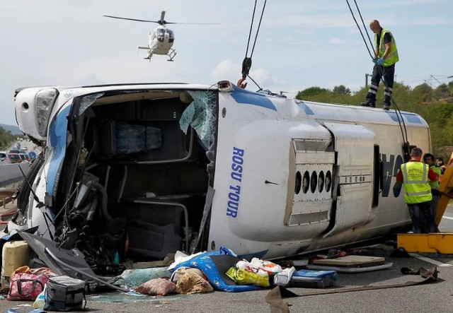 Πούλμαν με 68 επιβαίνοντες ανατράπηκε στη Γαλλία