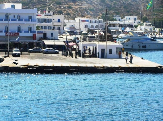 Ίος: Επιβάτης πλοίου έπεσε στη θάλασσα