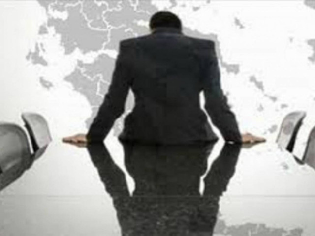 Το μαχαίρι στις αποζημιώσεις και ο... παγετώνας στον βασικό μισθό