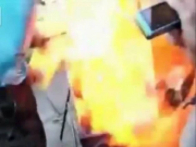 FAIL: Τι ΔΕΝ πρέπει κάνετε στο μπάρμπεκιου! (vid)