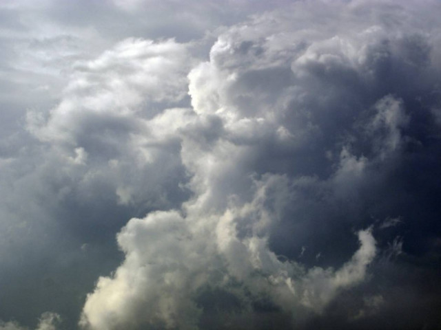 Συννεφιά και σποραδικές καταιγίδες...