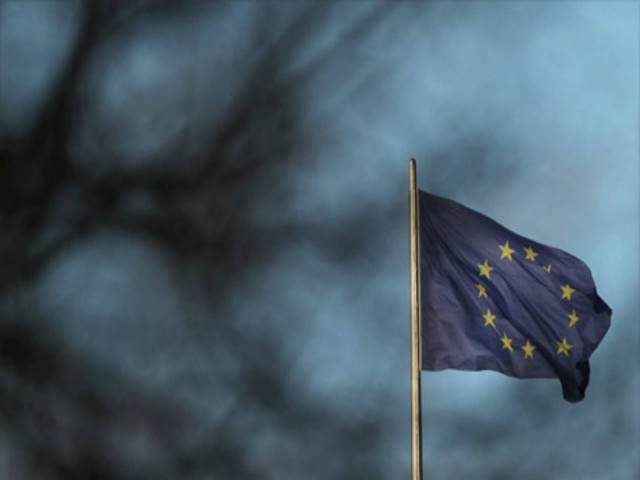 Οι Ευρωπαίοι δεν πιστεύουν πια στο ευρώ και υποστηρίζουν τον Ομπάμα