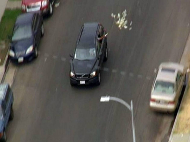 Βίντεο: Λήστεψαν τράπεζα και πετούσαν χρήματα στο δρόμο!