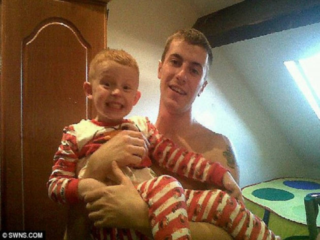 ΣΟΚ: 22χρονος έδειρε μέχρι θανάτου τον 3χρονο γιο της κοπέλας του