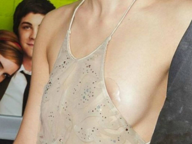 ΔΕΙΤΕ: Πόσο ντροπή μπορεί να ένιωσε η σέξι ηθοποιός;