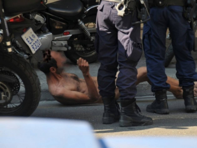 Πάτρα: Σοκ με γυμνό άνδρα που περιφερόταν στους δρόμους