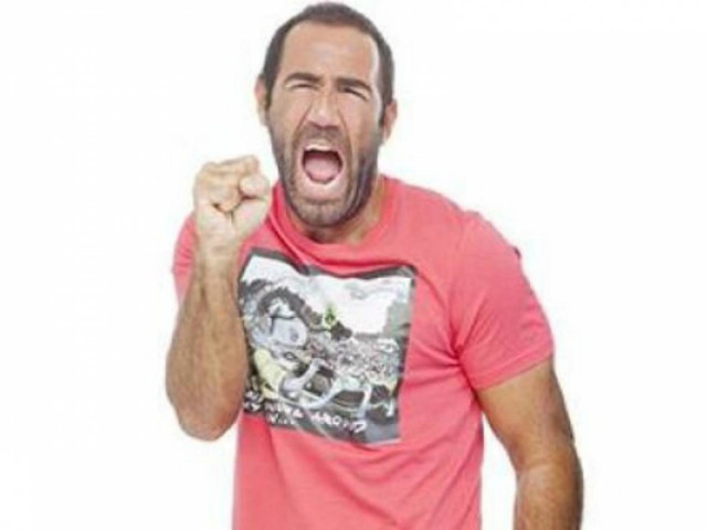 Αντώνης Κανάκης: Δείτε με ποια - κορυφαία - τραγουδίστρια... βγαίνει!