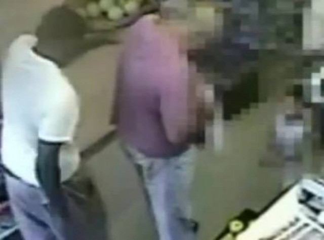 Βίντεο: Τον μαχαίρωσε χωρίς αιτία