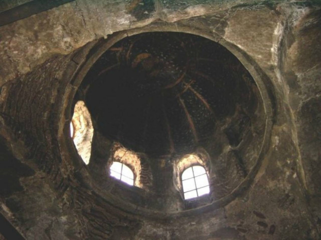 Αλβανός πήγε να κλέψει εκκλησία... και γκρεμοτσακίστηκε!