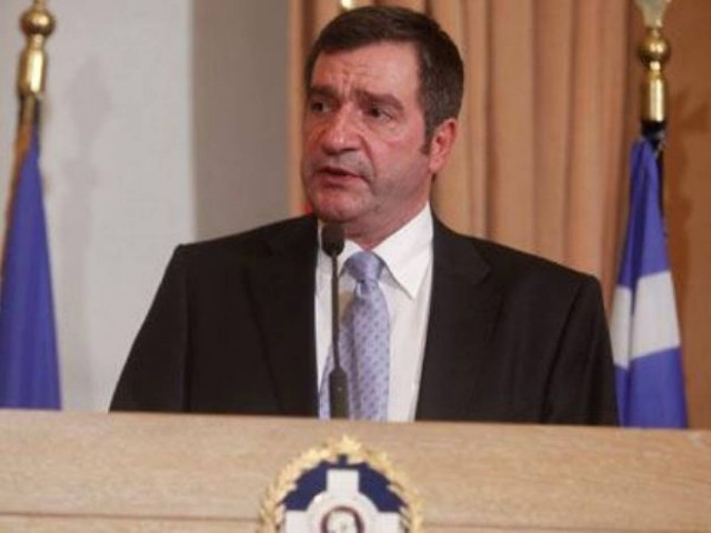 Να κινηθεί δικαστικά εναντίον της Χρυσής Αυγής εξετάζει ο Καμίνης