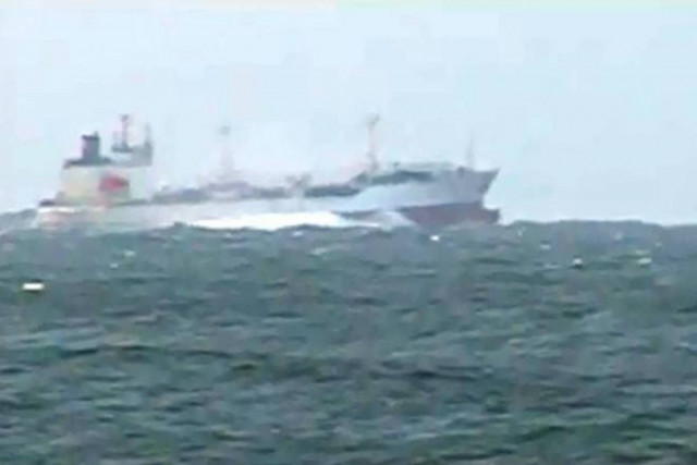 Συγκλονιστικό βίντεο: Θύελλα σηκώνει τάνκερ στον αέρα...