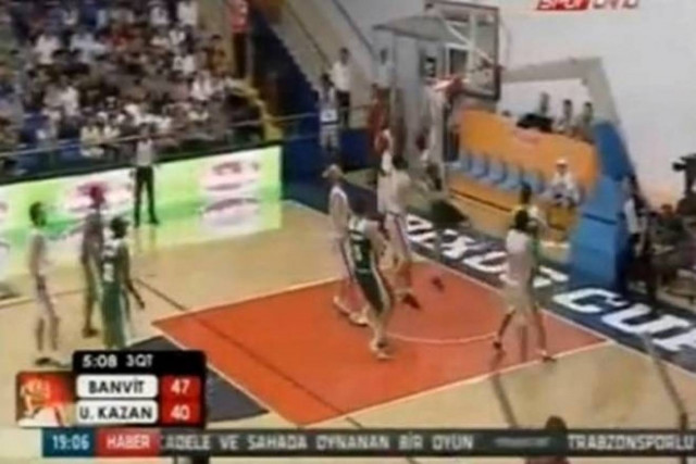 Ούνιξ Καζάν: Το κάρφωμα α λα… Λεμπρόν του Καϊμακόγλου (video)