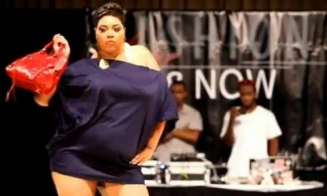 Βίντεο: Περπατάει και ... τρίζει η πασαρέλα!