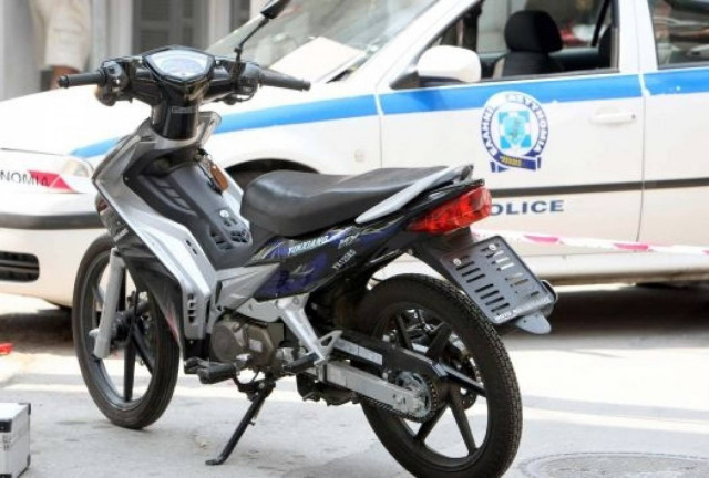 Η γυναίκα του έπεσε από το μηχανάκι και μιλούσε μόνος του για τρία χλμ