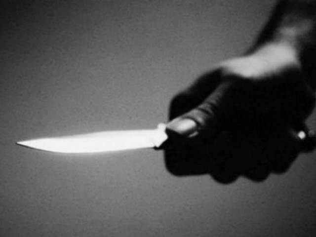 Άγρια συμπλοκή στις Μοίρες - Μαχαιρώθηκαν έξω από μπαρ