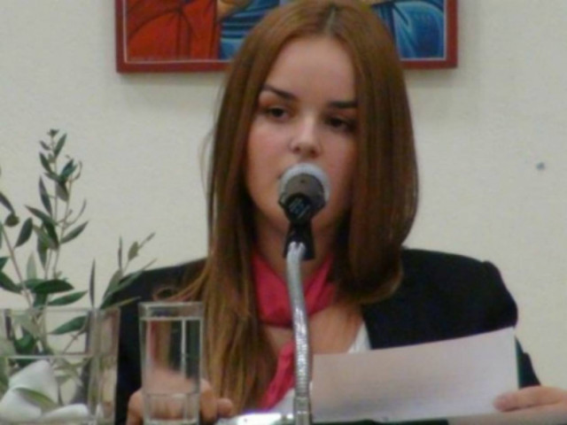 Βίντεο: Mαθήτρια αφήνει άφωνο το κοινό Ελληνο-Γερμανικού συνεδρίου