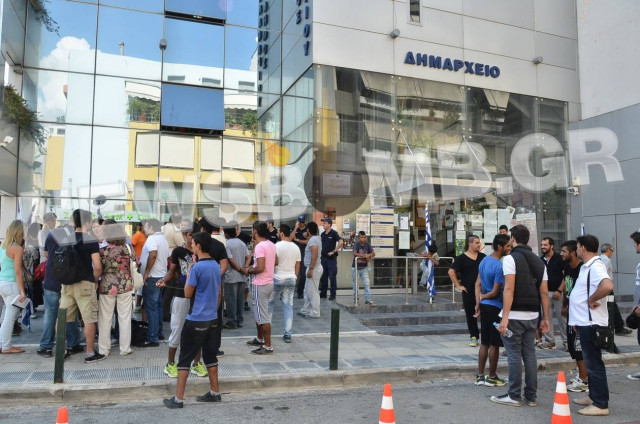 Συγκέντρωση διαμαρτυρίας Ρομά στο Χαλάνδρι (ΦΩΤΟ+BINTEO)