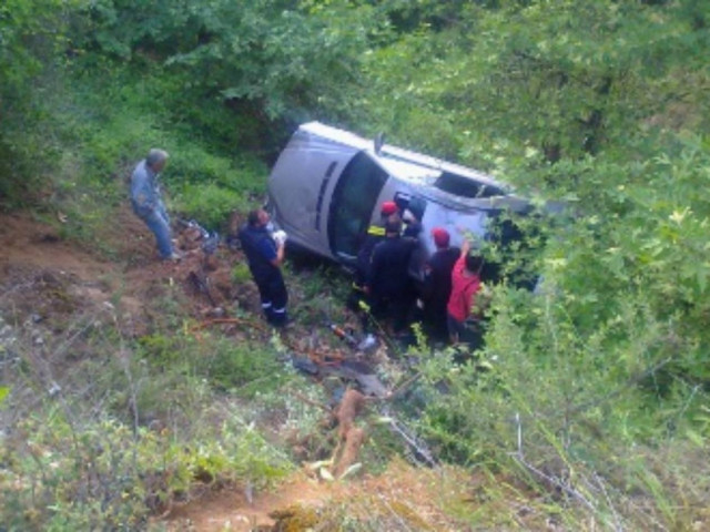 Δυστύχημα με οικογένεια που έπεσε σε γκρεμό