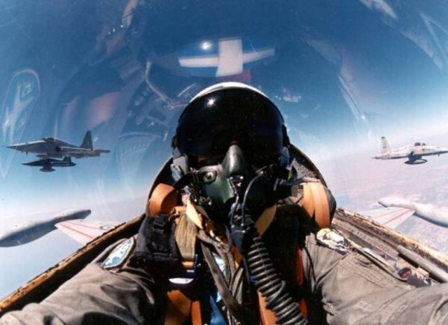 Το τέλος της Ελληνικής Πολεμικής Αεροπορίας με εντολή τρόικας