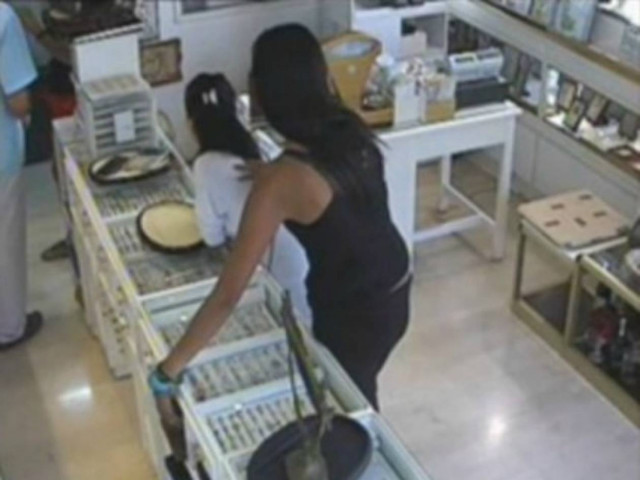 Βίντεο: Απίστευτη ληστεία on camera σε κοσμηματοπωλείο στην Κρήτη!